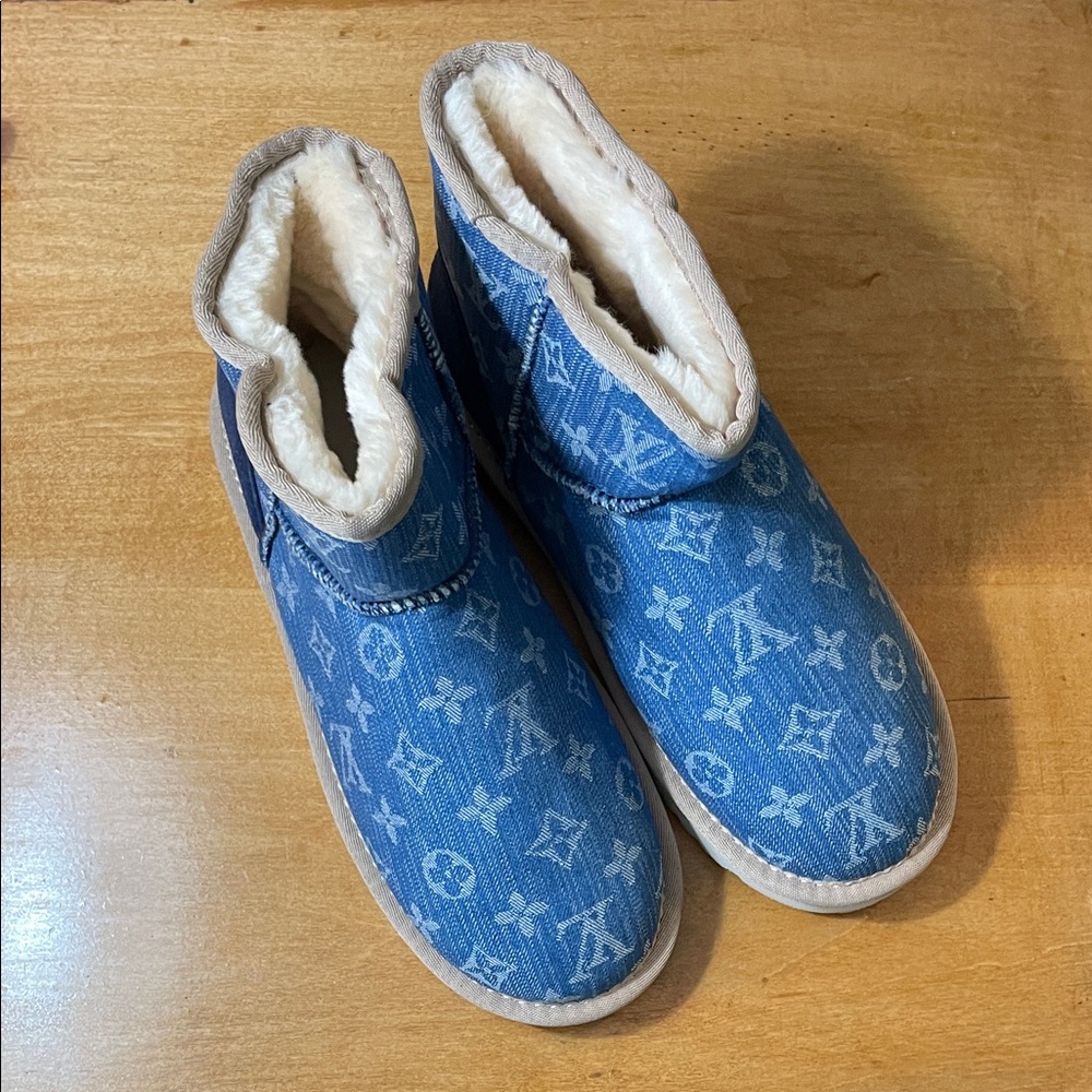 UGG Blue Denim Logo Pattern Shearling-Lined Winte… - image 1